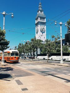 Photo "FinOps Forward: Cost Optimization Strategies in a Hybrid-Cloud Environment with Google Distributed Cloud (GDC)"